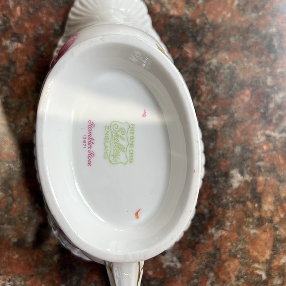 Rambler Rose gravy boat and base. - Picture 5 of 5